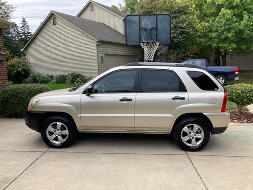 Photo 1 of 12 of 2009 Kia Sportage LX